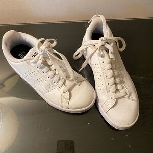 Lightly Worn Women’s Adidas Cloudfoam Advantage White Casual Sneaker Size 5